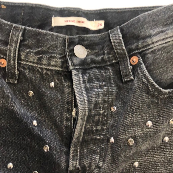 Levi’s Wedgie Short Studded Black Distressed Denim - Picture 4 of 7